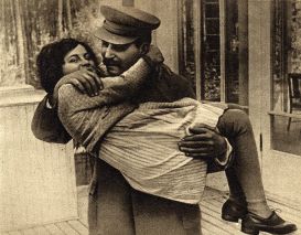 768px-joseph_stalin_with_daughter_svetlana_1935
